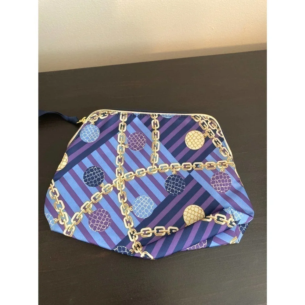 Estée Lauder makeup bag